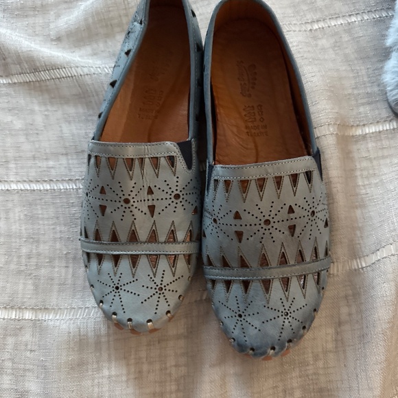 New Comfy slip on shows - Picture 3 of 4